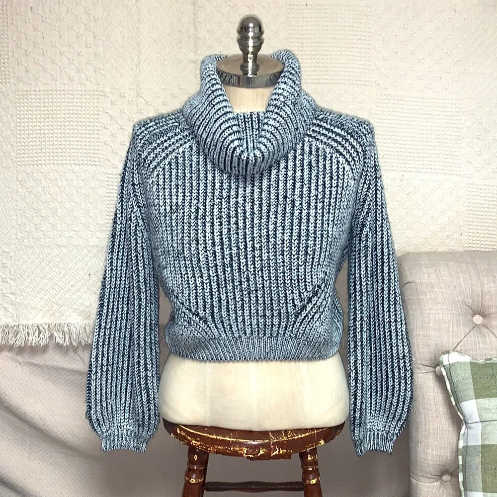 Gorgeous {LF} Cropped Sweater - Picture 2 of 6
